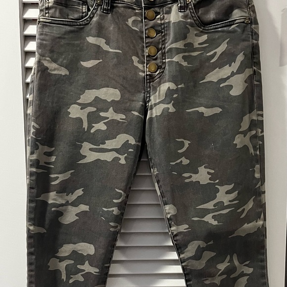 Woman’s Kut From the Kloth pant size 6 - Picture 2 of 6